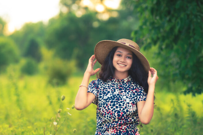 senior-girl-with-hat