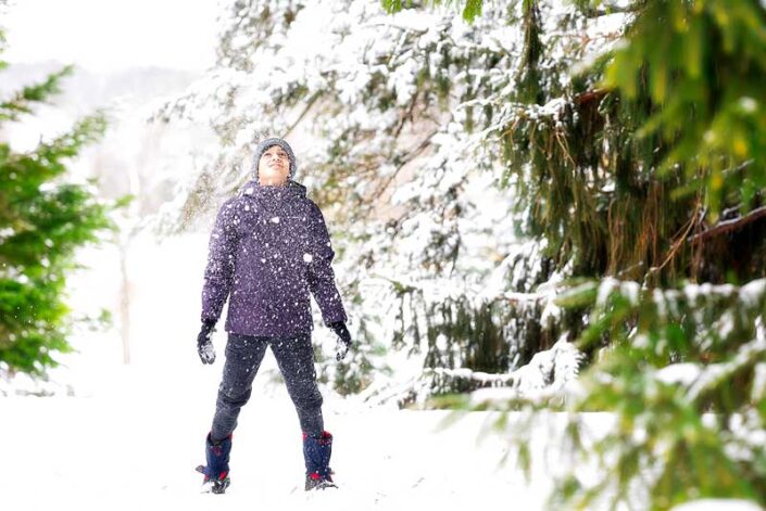 Naperville family photographer boy snow