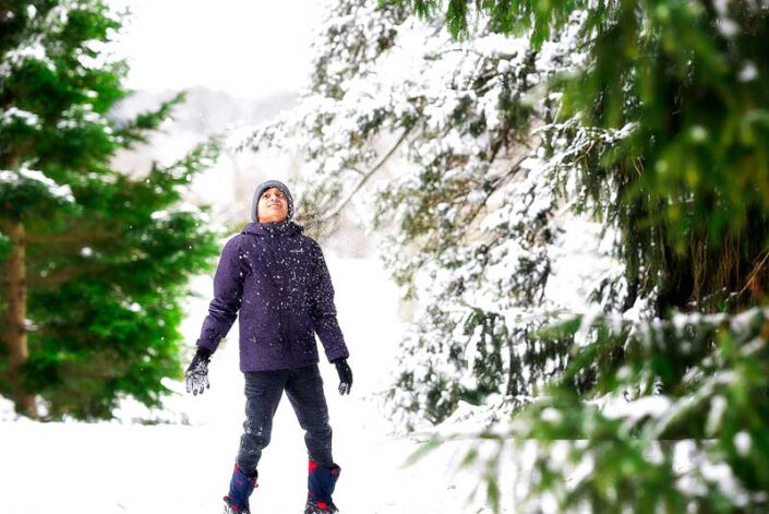 Naperville family photographer boy snow